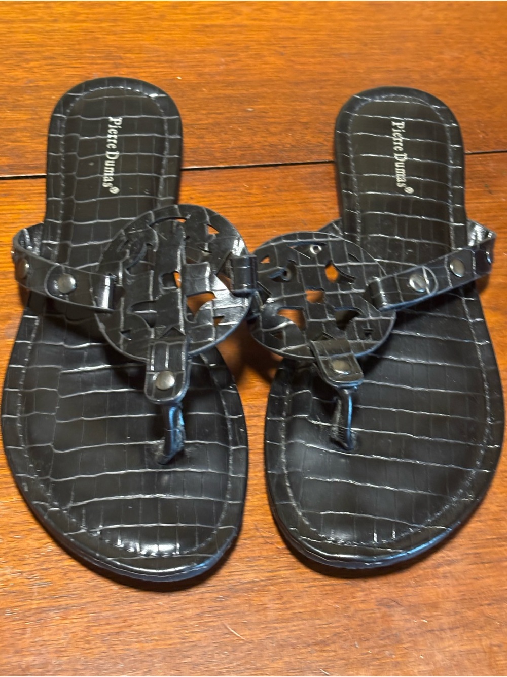 Pierre Dumas Women’s Leather Croc Star Flat Thong Sandals Black Size 8